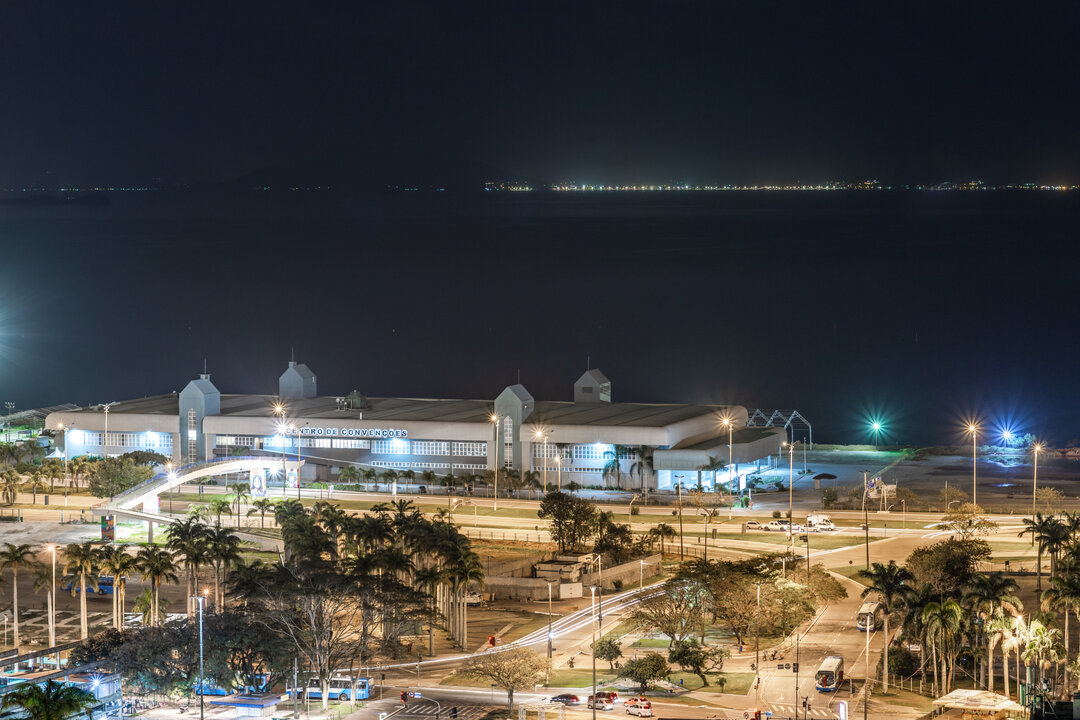 TEMOS UMA CONVENÇÃO AQUI: TUDO É LINDO.